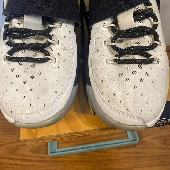 NIKE LEBRON XIV BHM MENS  SIZE 9 - Picture 8 of 12